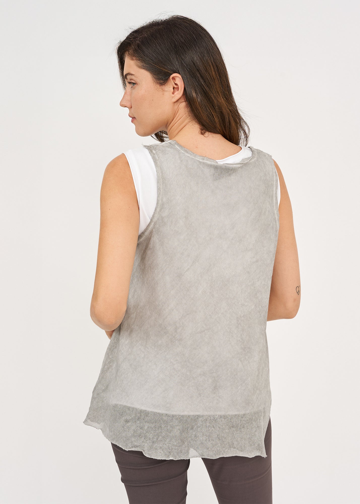 Wash mesh tank top with light gray tip extension Wash