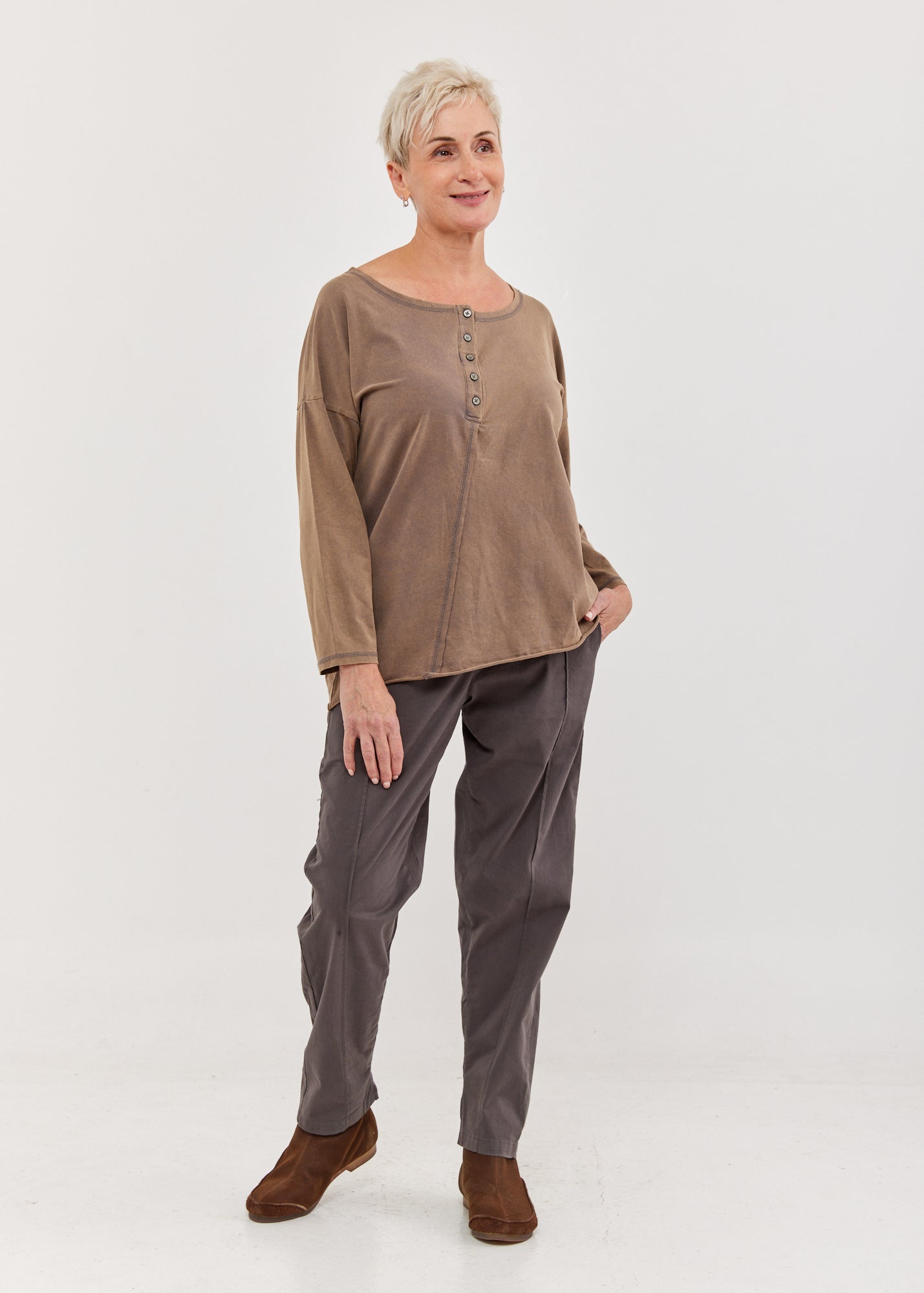 חולצה שרוול ארוך כפתרה אלכסונית חום ווש