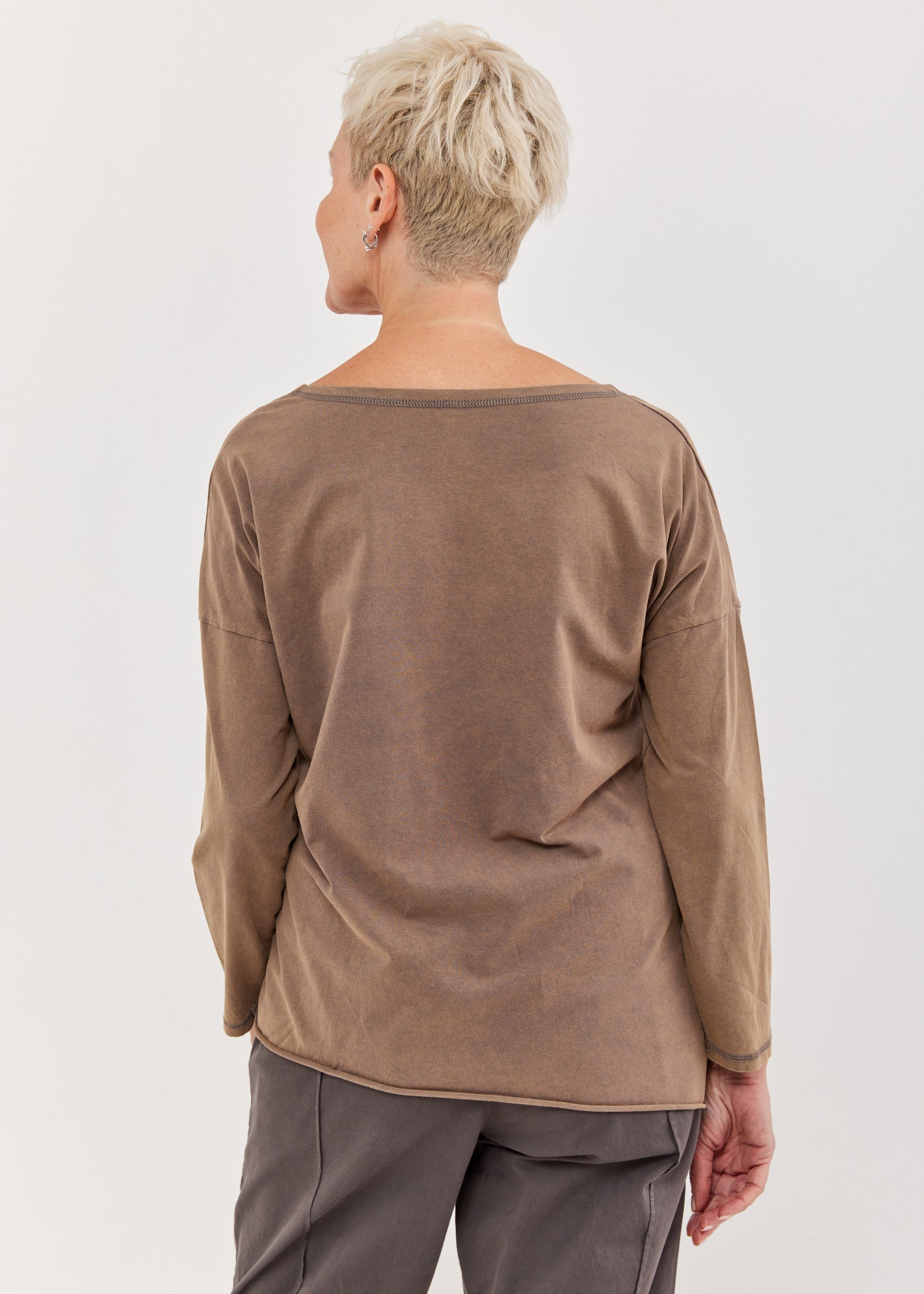 חולצה שרוול ארוך כפתרה אלכסונית חום ווש