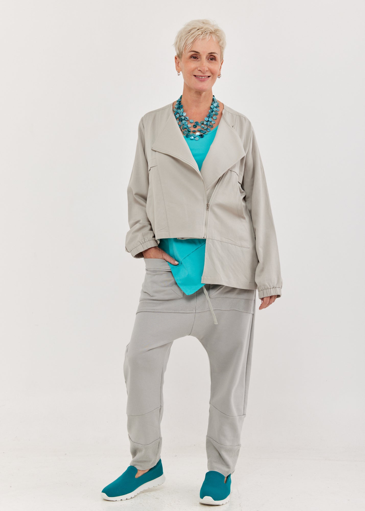 גקט אסימטרי דק עם רוכסן אפור