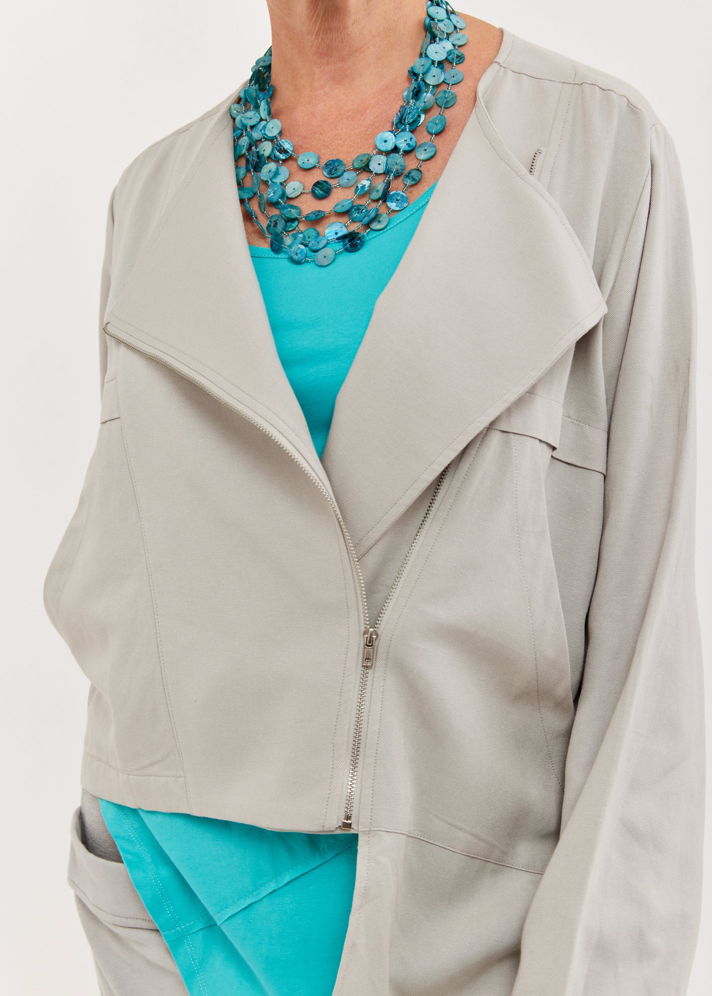 גקט אסימטרי דק עם רוכסן אפור