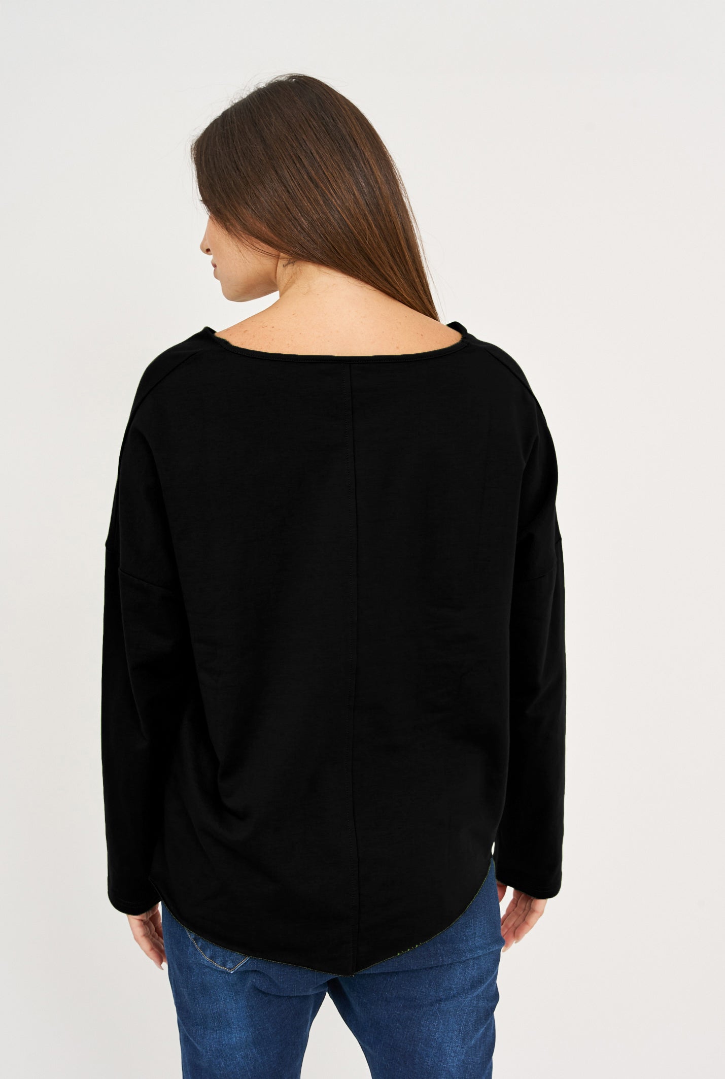 חולצה שרוול ארוך צווארון משולש שחור