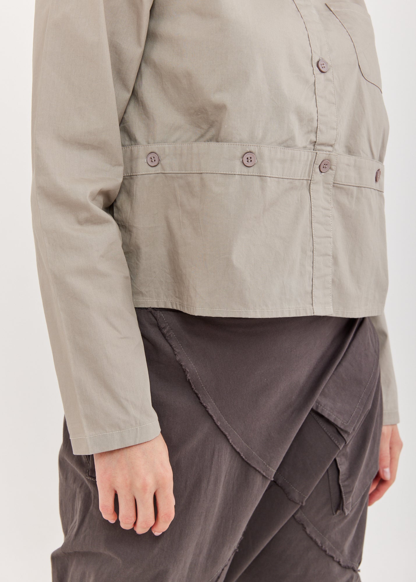 חולצה מכופתרת מתכוננת לקצר סטון