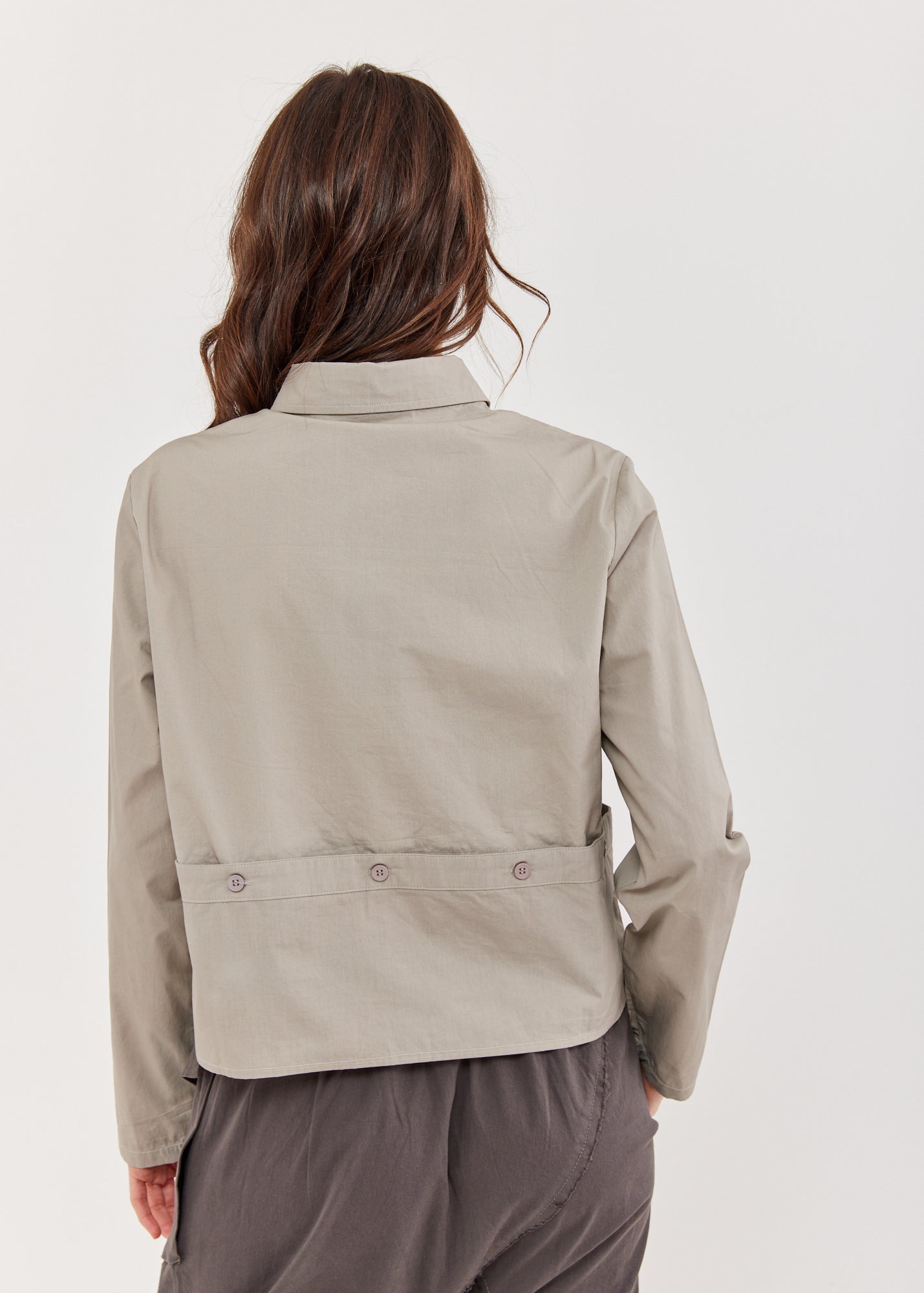 חולצה מכופתרת מתכוננת לקצר סטון