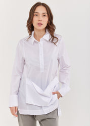 חולצה מכופתרת עם כיס קידמי לבן