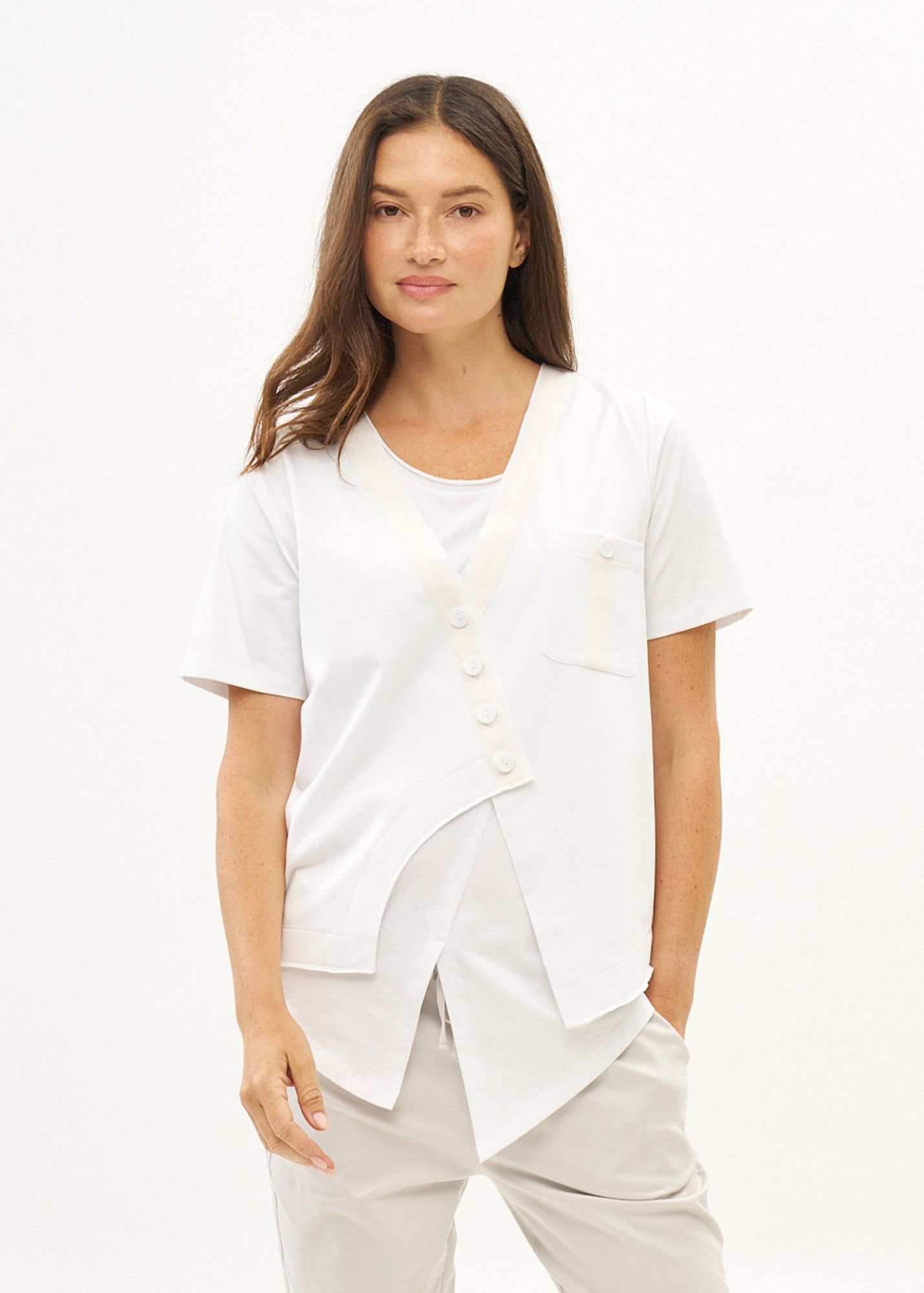 עליונית טריקו שילוב סרט לבן