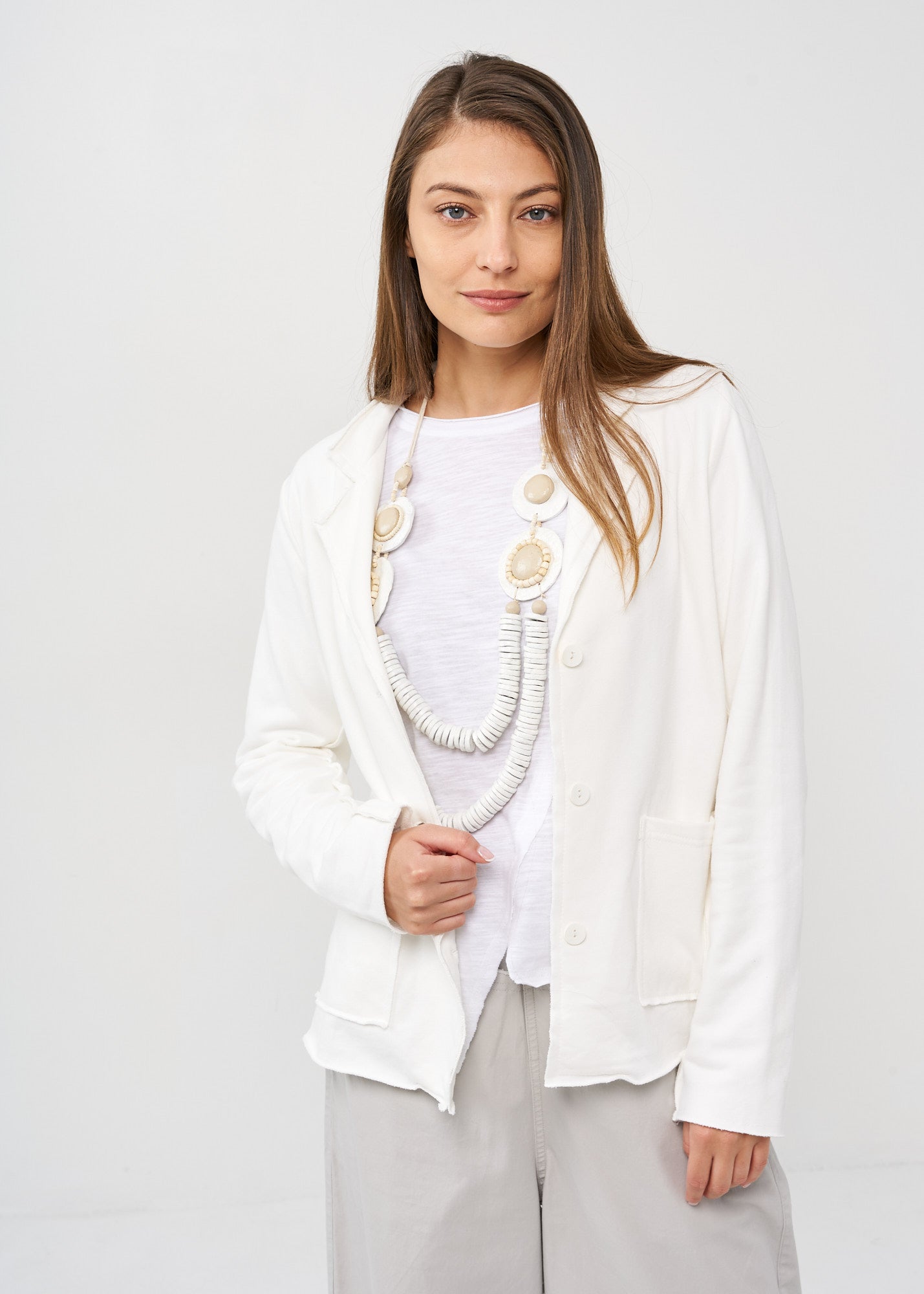 בלייזר תפרים חיצוניים לבן