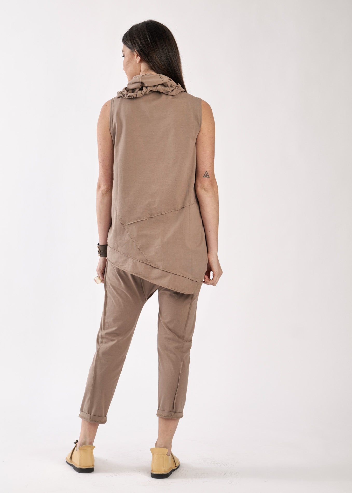 Boy pants 3/4 with stitching and rubber on the back brown