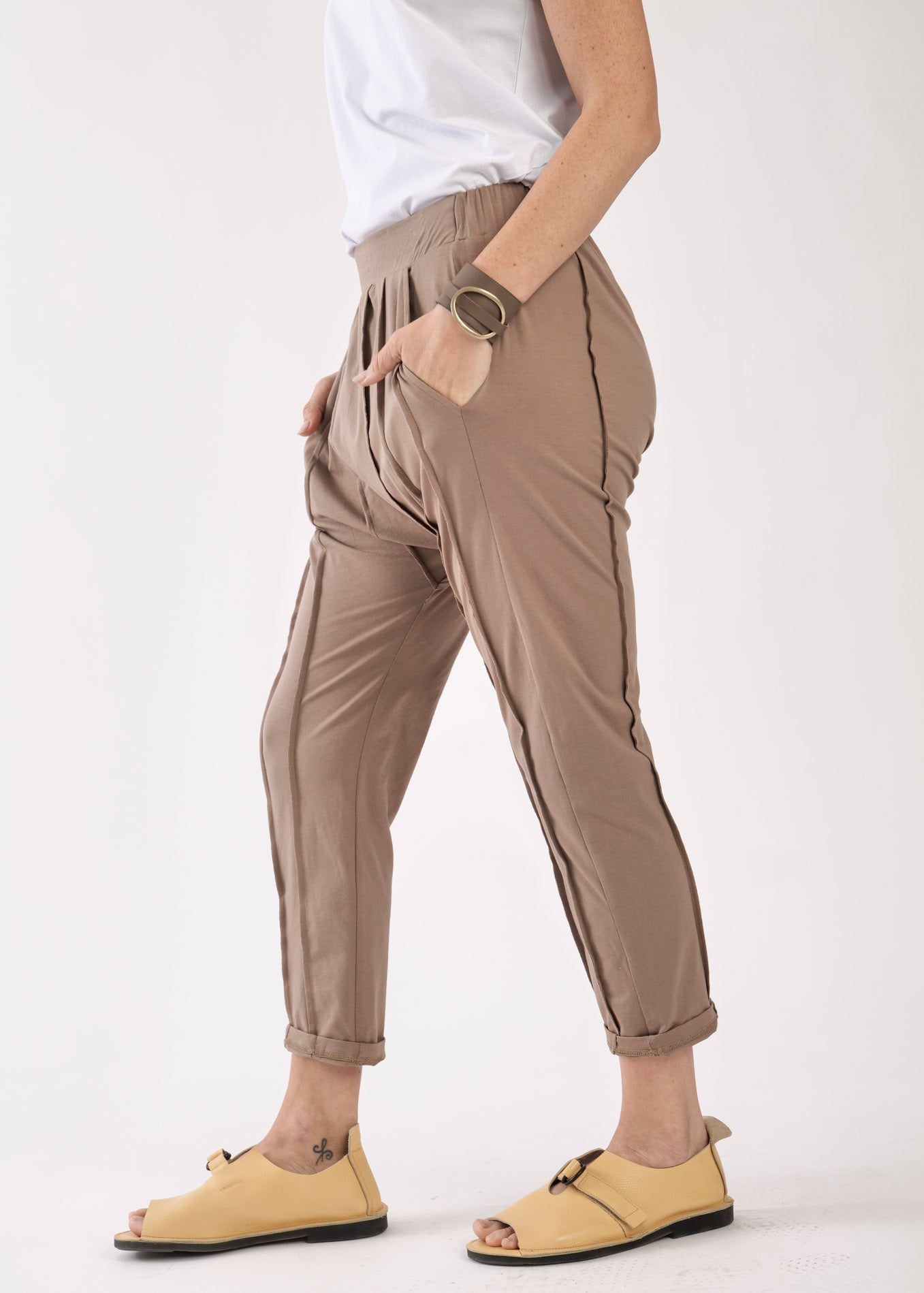 Boy pants 3/4 with stitching and rubber on the back brown