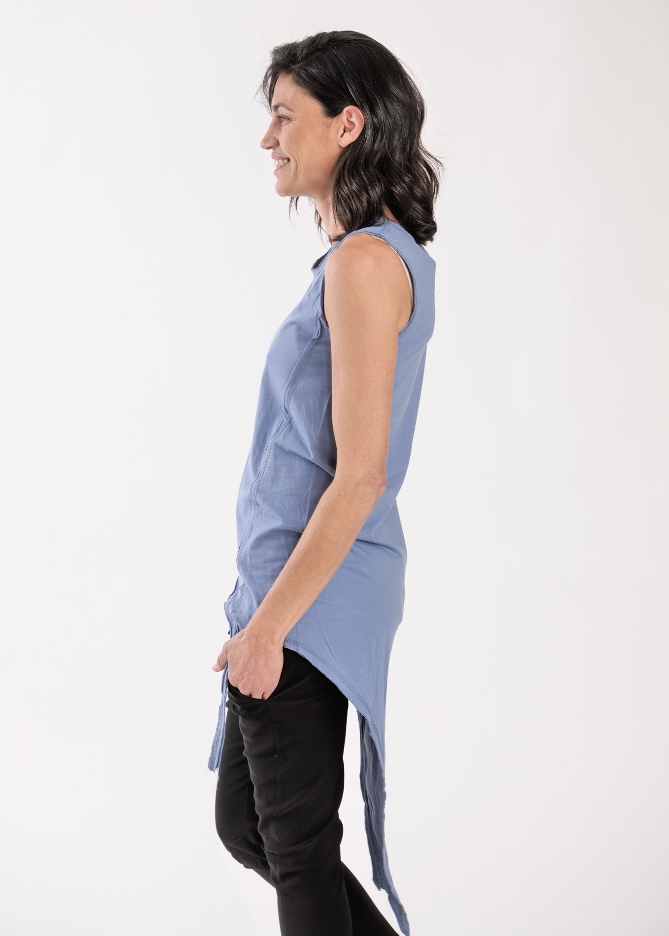 גופיה ארוכה שפיץ ארוך קדימה מאחור קצר כחול