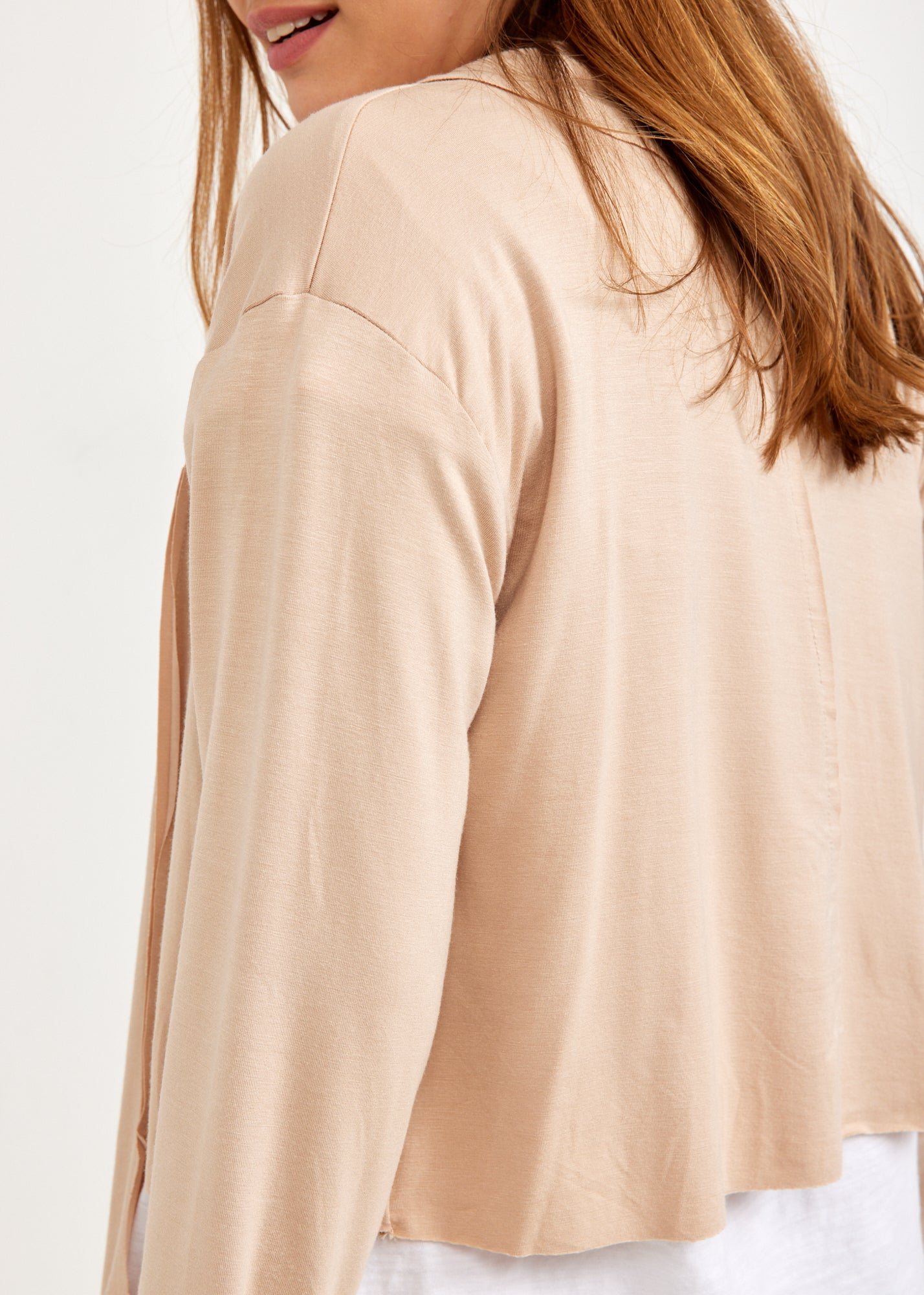 Small t-shirt top with long sleeves beige