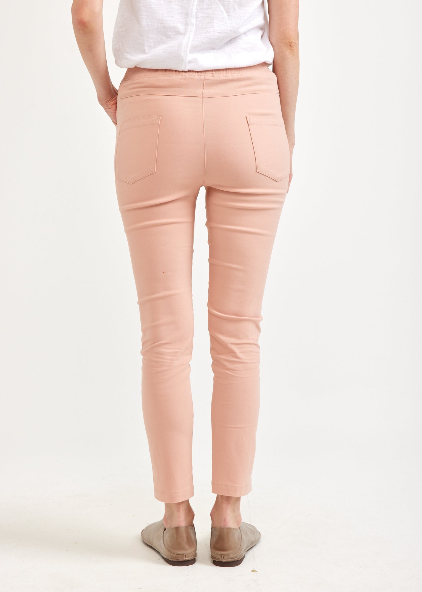 Розовые резиновые узкие брюки