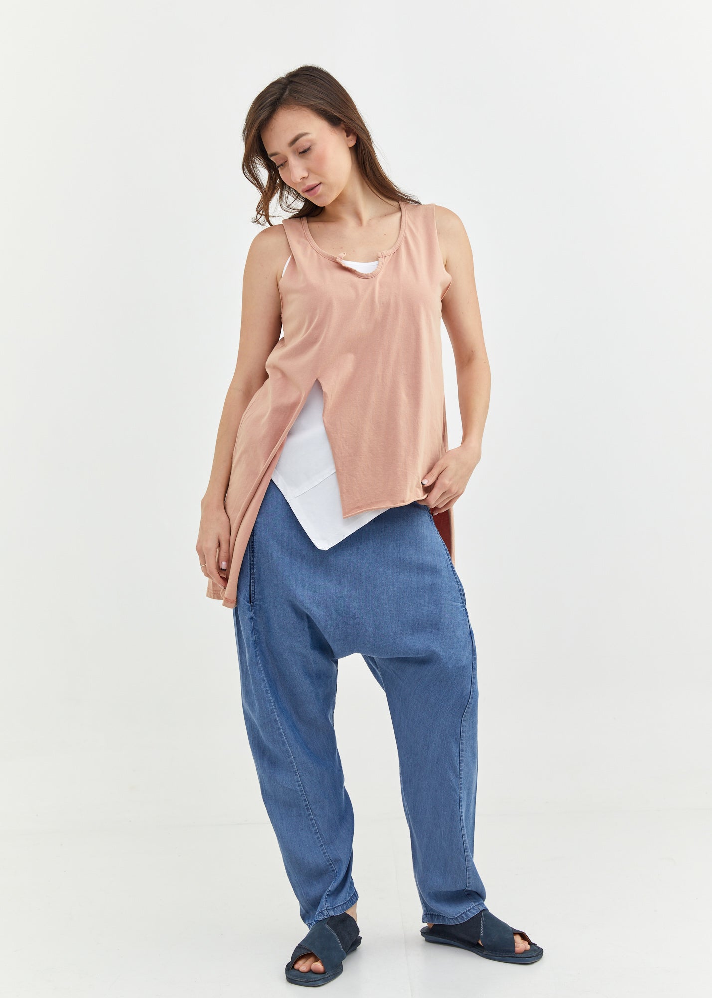 Small v-neck top with a pink front cut