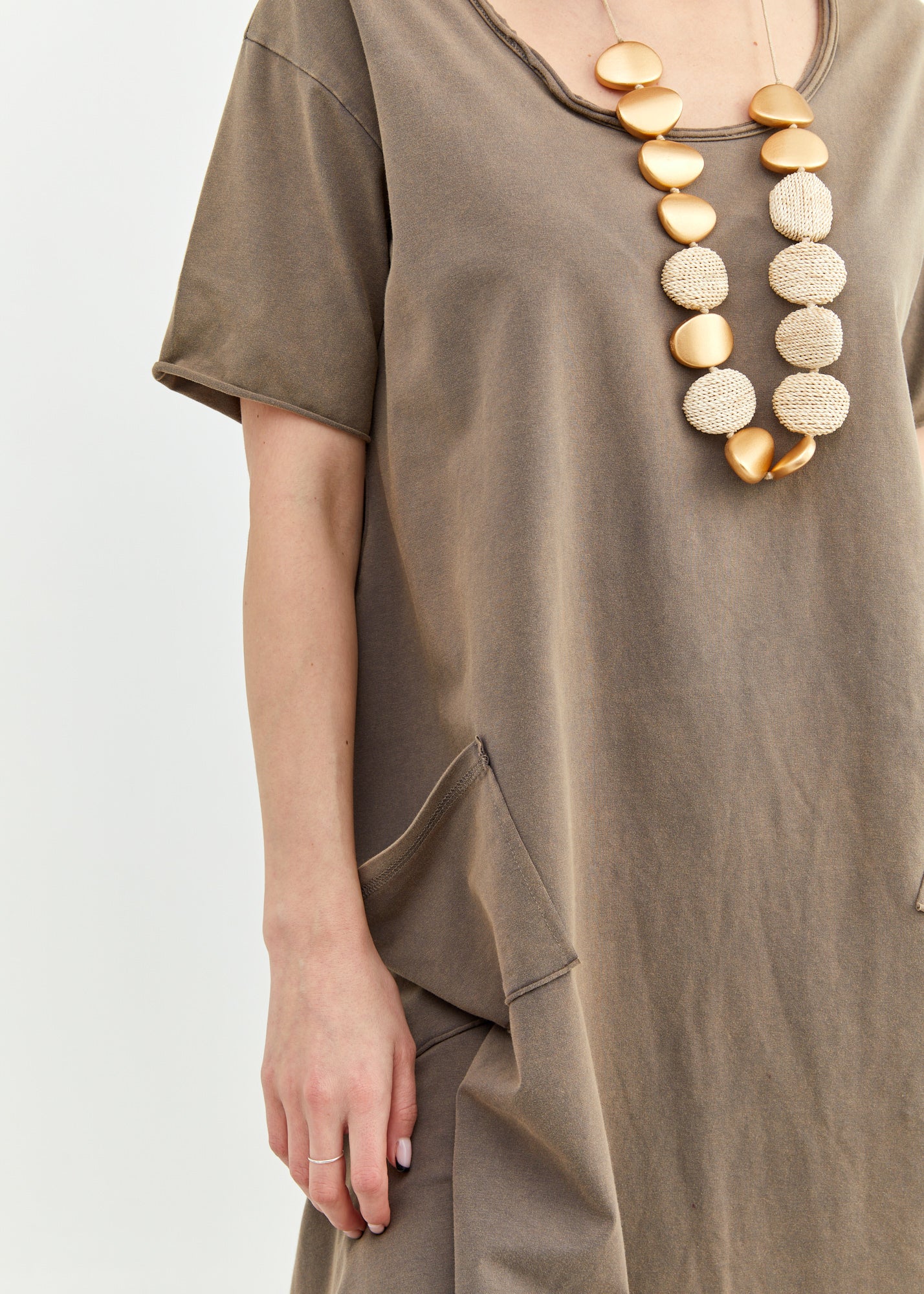 שמלה שרוול קצר כיסים אלכסוניים ותפר פתוח ירוק