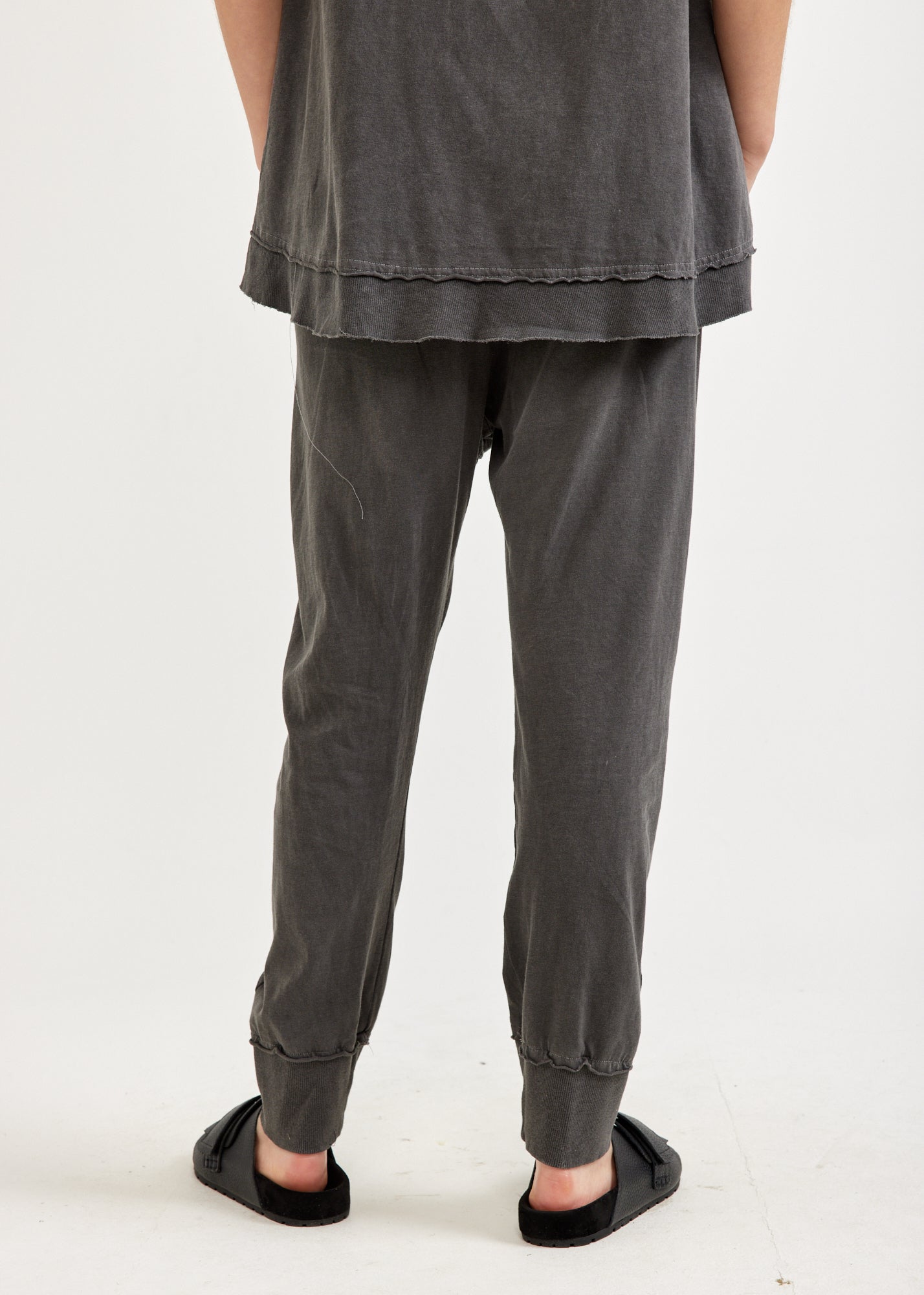 Dark gray outer seam rib combination pants