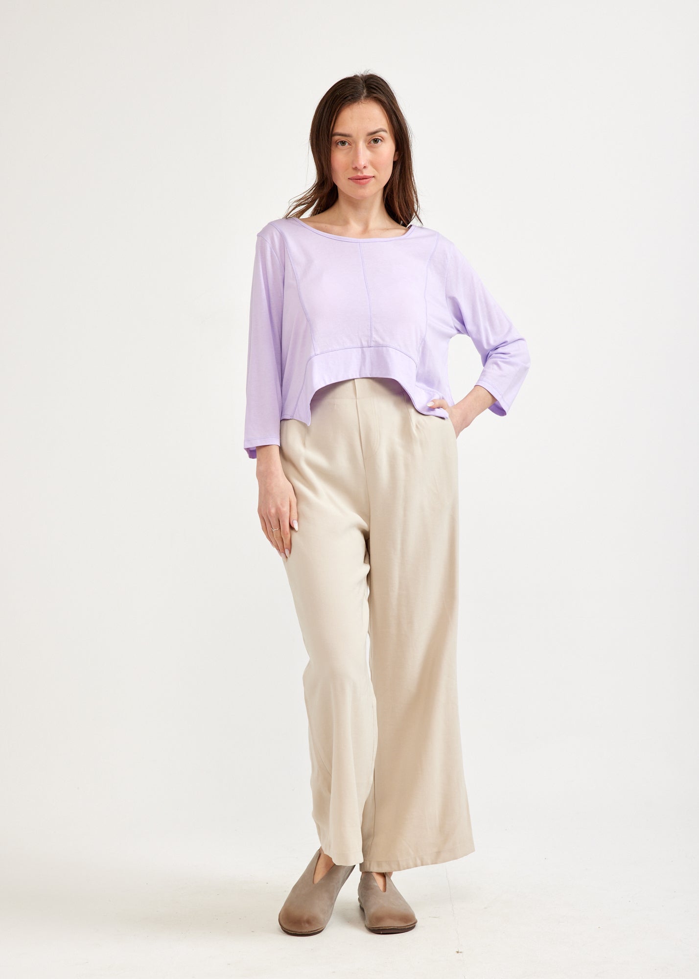 Фиолетовая рубашка с рукавом 3/4 и закругленным концом