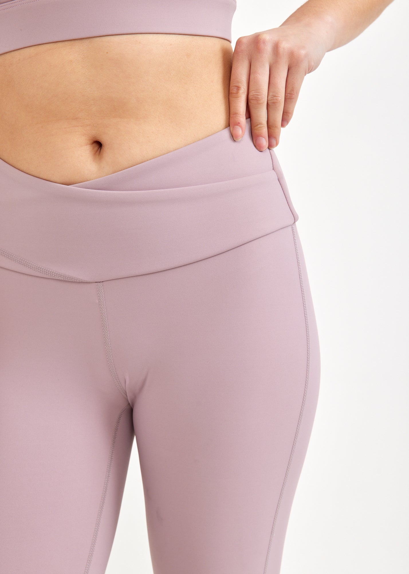 Basic tights with a pink two-stripe belt