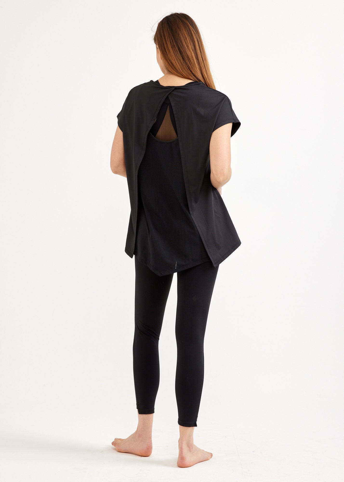 Black tank top-like back training shirt