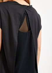 Black tank top-like back training shirt