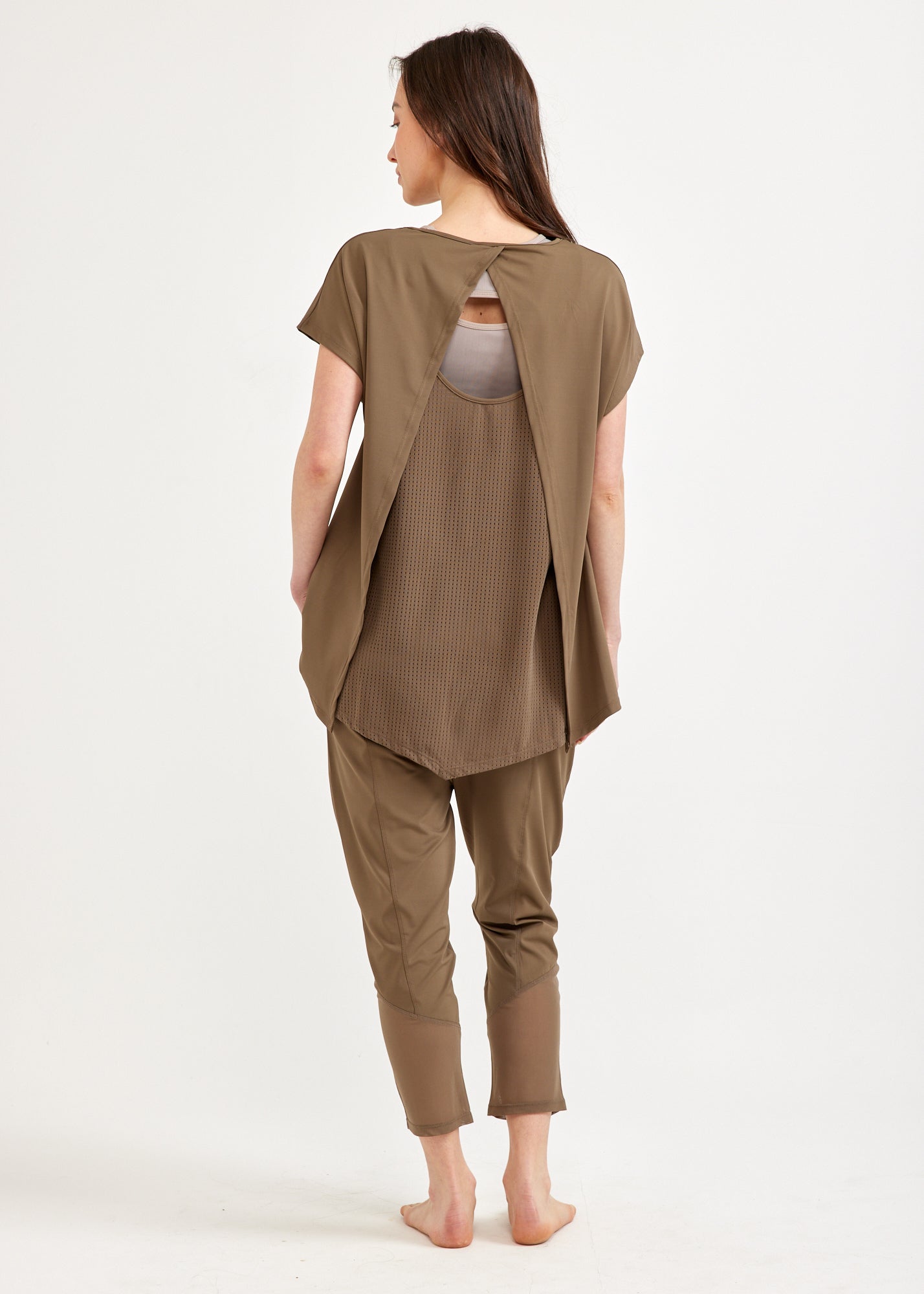 Back training shirt like a green mesh tank top