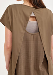 Back training shirt like a green mesh tank top