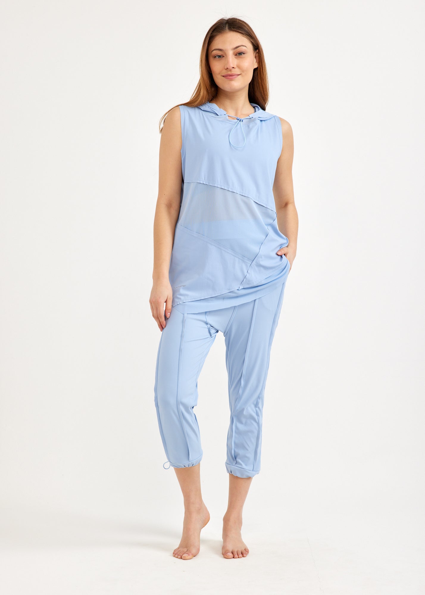 Undershirt with diagonal seams and light blue mesh combination