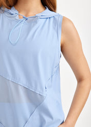 Undershirt with diagonal seams and light blue mesh combination