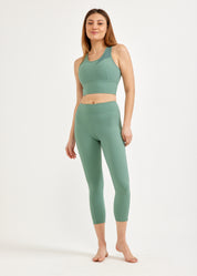 טופ אימון חתכים אלכסוניים שילוב רשת ירוק בהיר