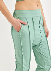 Boy pants 3/4 diagonal seams green mesh combination