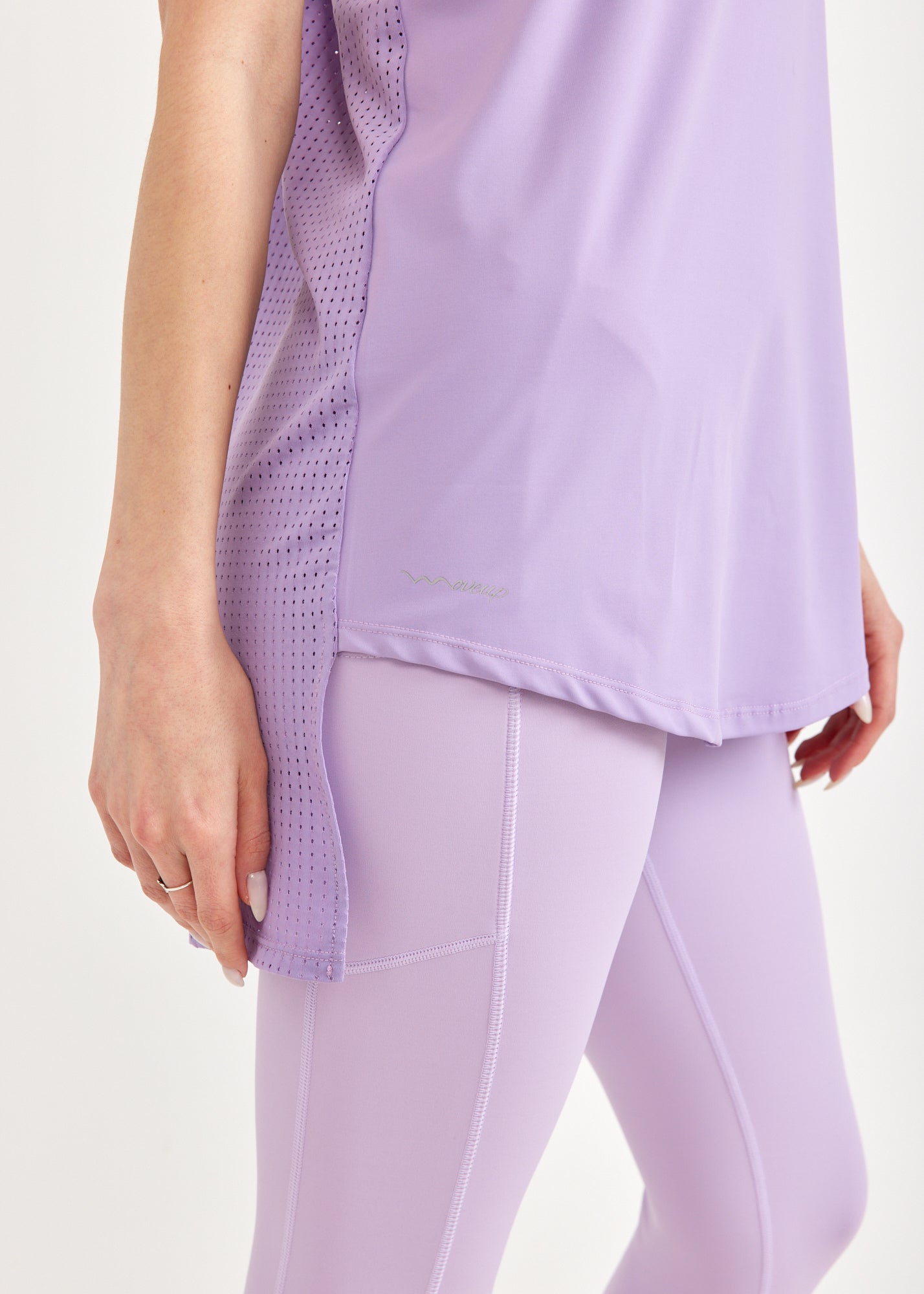 Training shirt X on the back combination of purple mesh