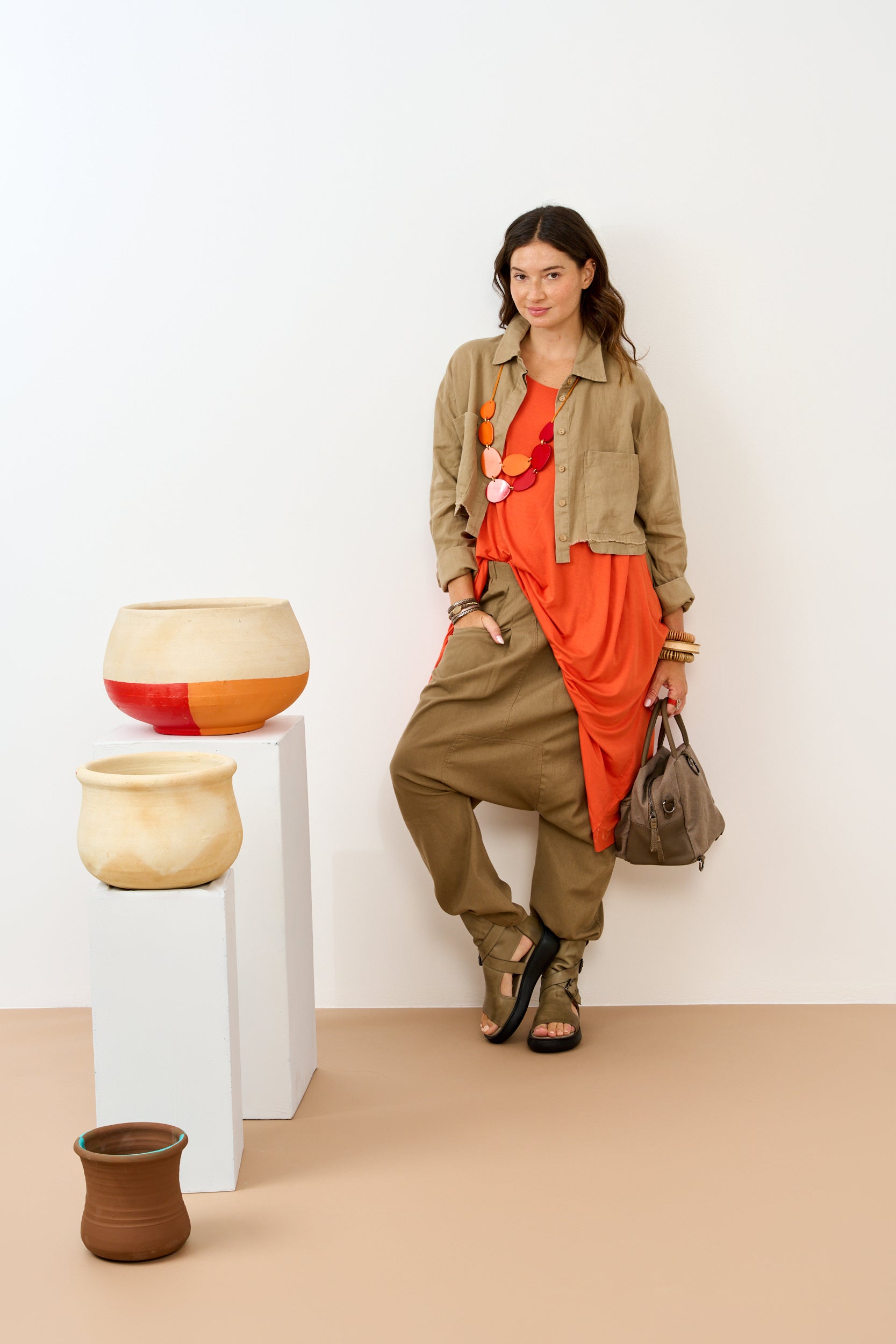 סנדלים גבוהים רצועות אלכסוניות אפור