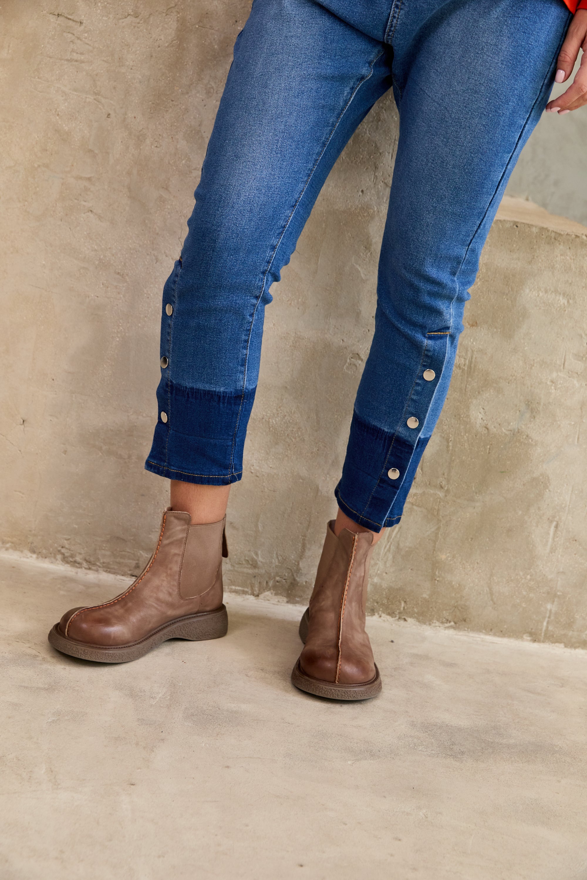 Leather booties with a rubber embossed seam on the sides, brown