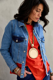 Wash circle necklace made of white mango wood