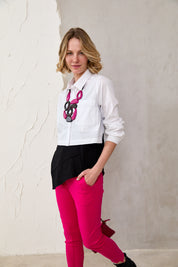 Necklace combining resin shapes and light green wood