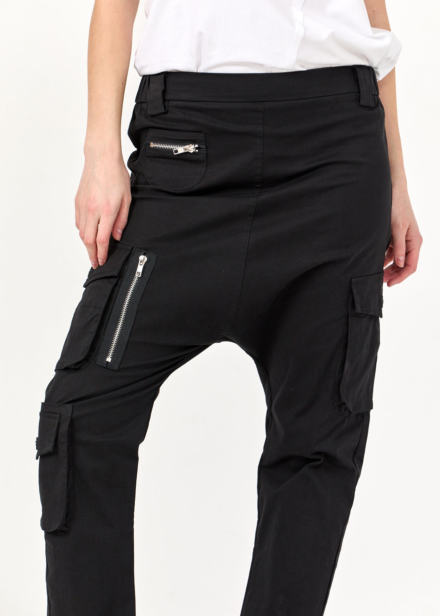 Long pants with black cargo pockets