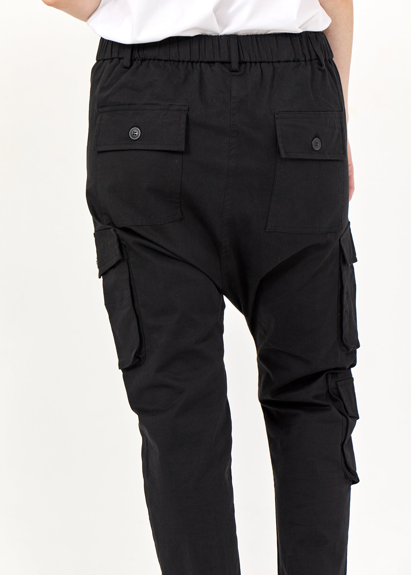 Long pants with black cargo pockets