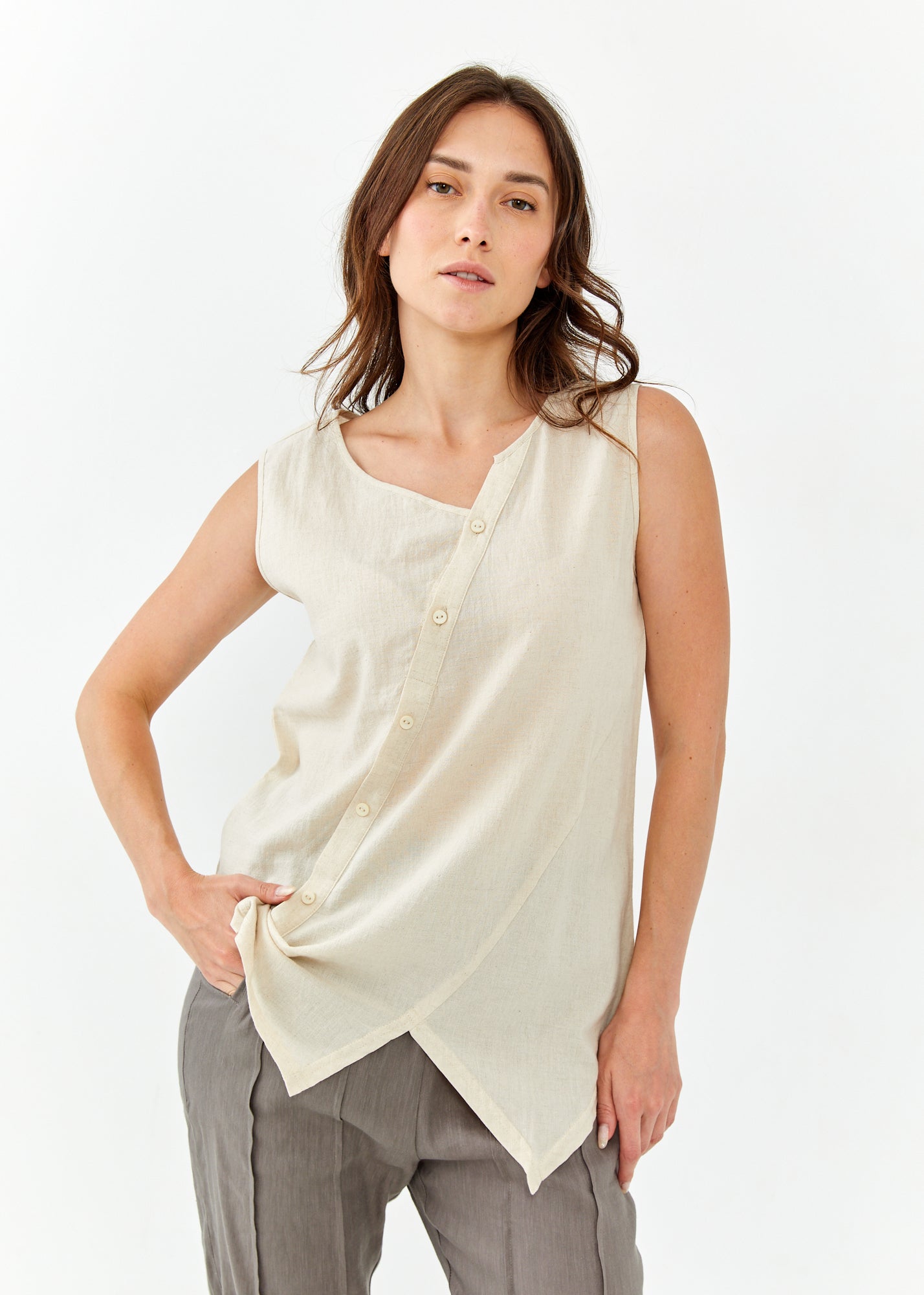 גופייה כפתרה אלכסונית אופוויט