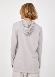 סווטשירט חצי רוכסן וכובע אפור בהיר