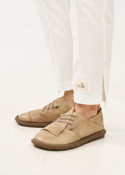 נעלי נוחות מעור סיגרה אסימטרית ושרוכי גומי חום