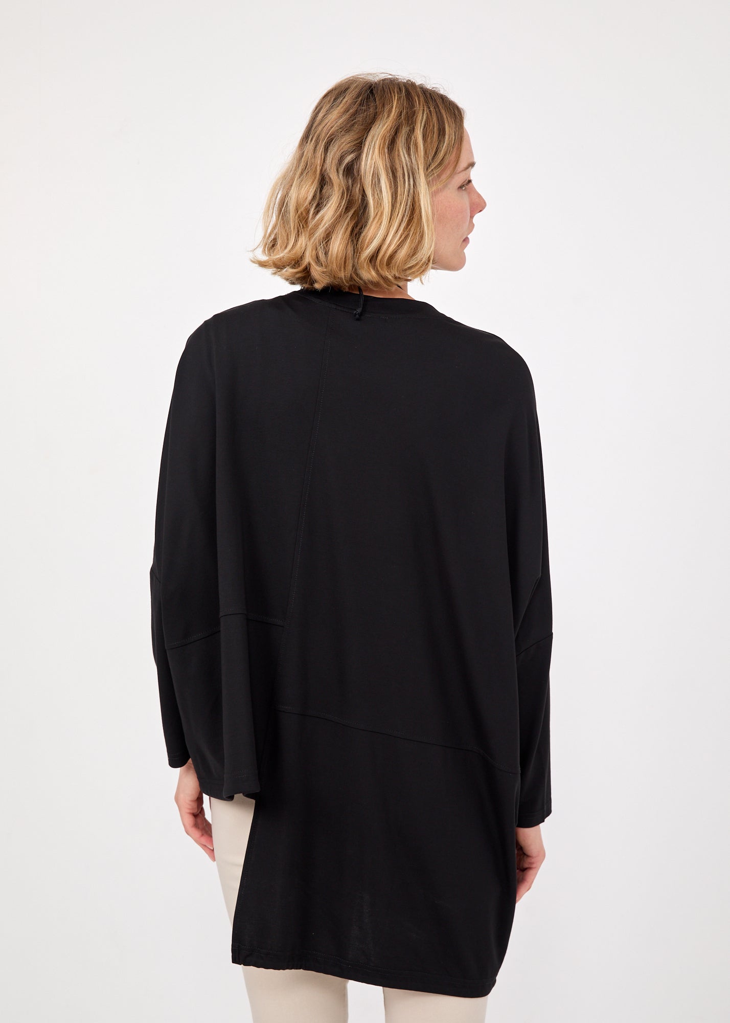 עליונית כפתרה אסימטרית וכיס שחור