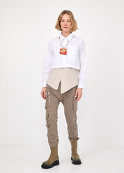 מכופתרת קצרצרה פתחים מעוגלים לבן