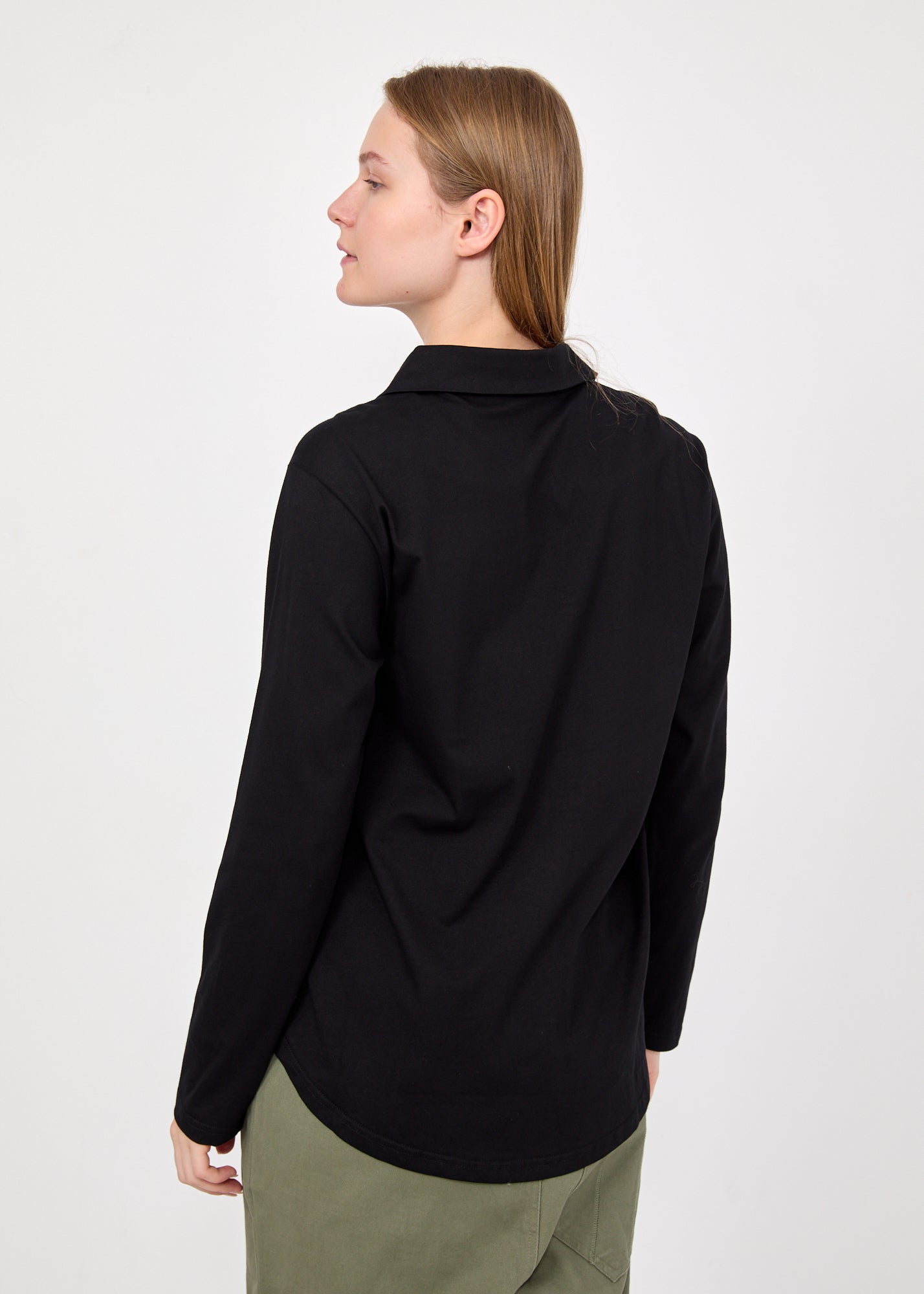 חולצה מכופתרת אסימטרית בד רך שחור