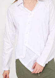 חולצה מכופתרת אסימטרית בד רך לבן