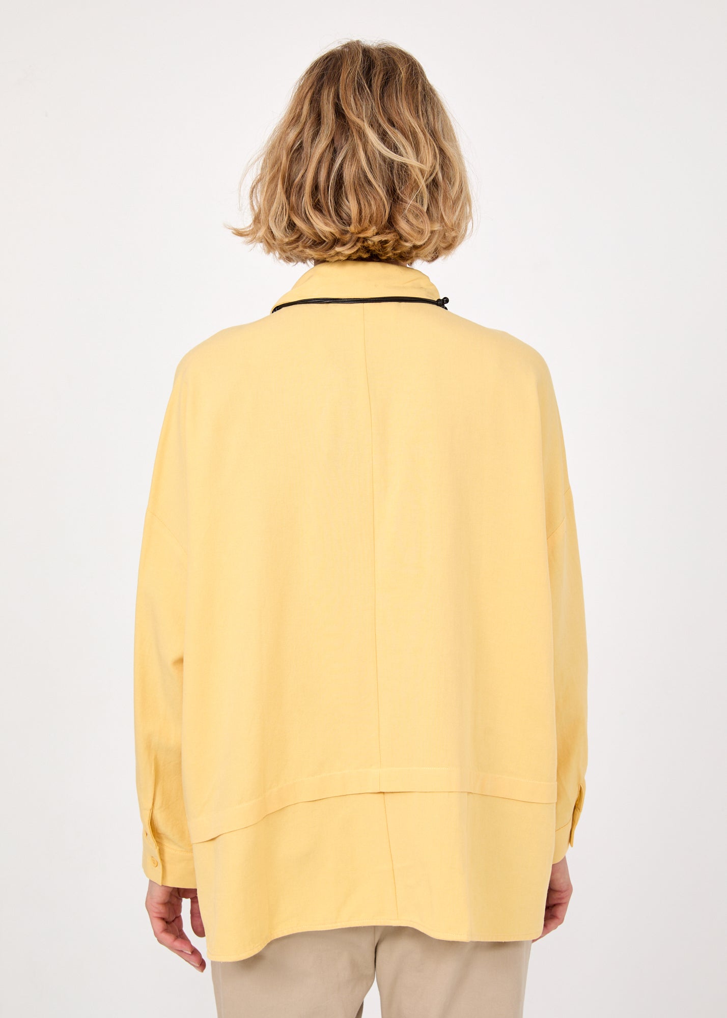 חולצה מכופתרת שרוול ארוך כיסים בולטים צהוב