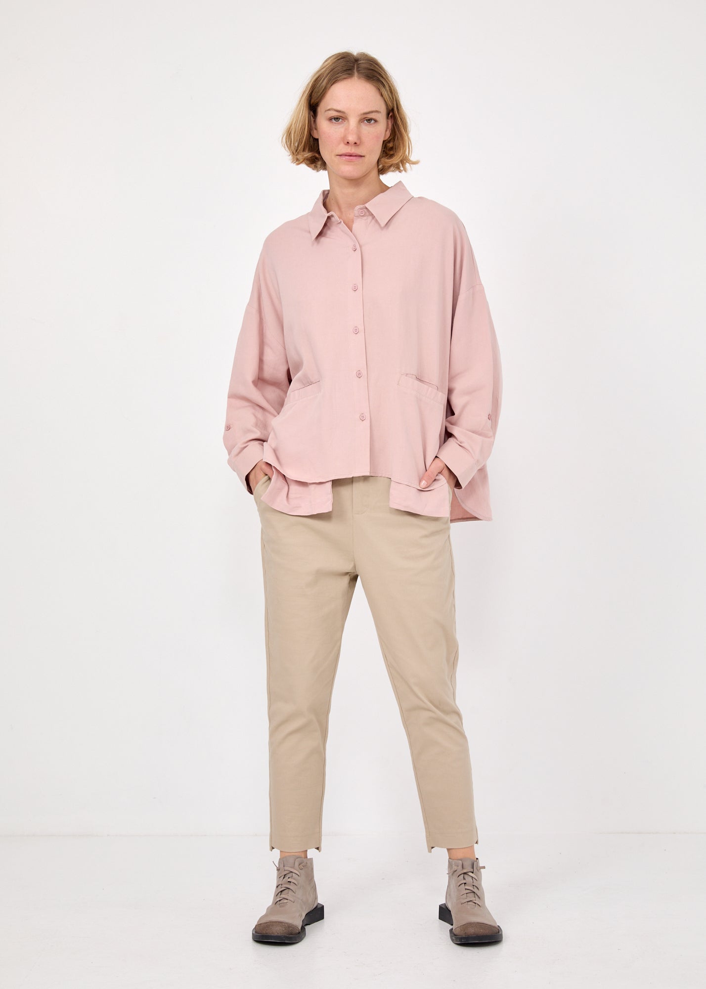 חולצה מכופתרת שרוול ארוך כיסים בולטים ורוד