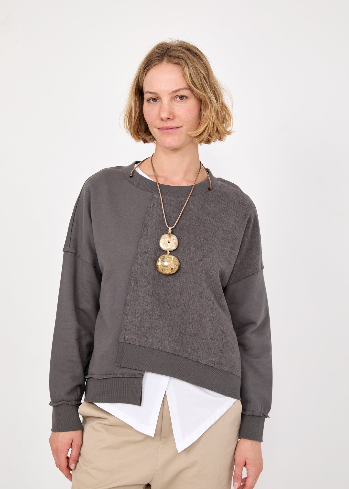 סווטשירט פוטר אסימטרי שילוב ריב אפור כהה