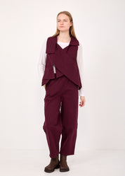 וסט אסימטרי עם כפתור סגול