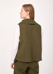 וסט אסימטרי עם כפתור ירוק