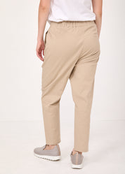 מכנסיים תפר באמצע ופאץ קלאסיות בז