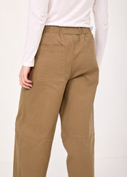 Pants with knee seam and brown rubber